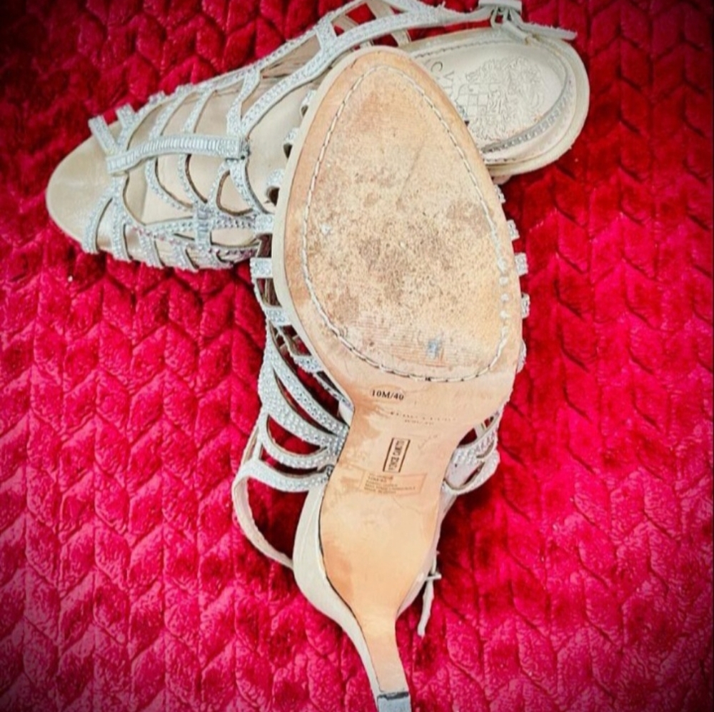 VINCE CAMUTO GORGEOUS SANDALS,  SIZE:10. HEEL'S HIGHT: 5". EXCELLENT CONDITION!! - Picture 2 of 3